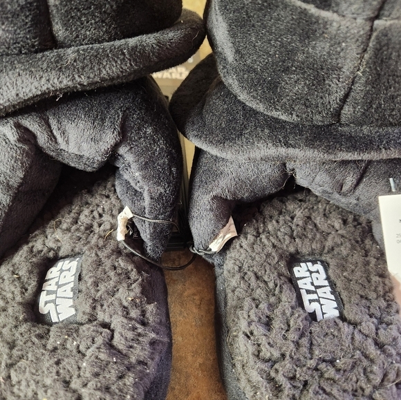 Star Wars Size 7/8 NWT Slippers Dart Vader Ground Up - Picture 8 of 12